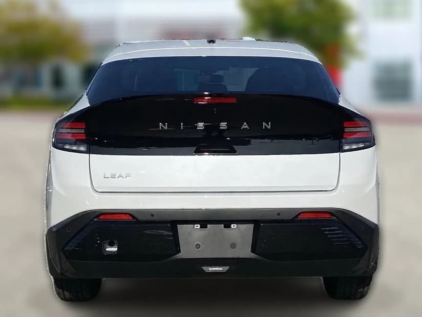Nissan LEAF SV+ FWD 2026 — side view