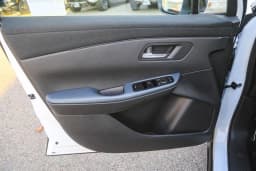 Nissan LEAF SV+ FWD 2026 — side view
