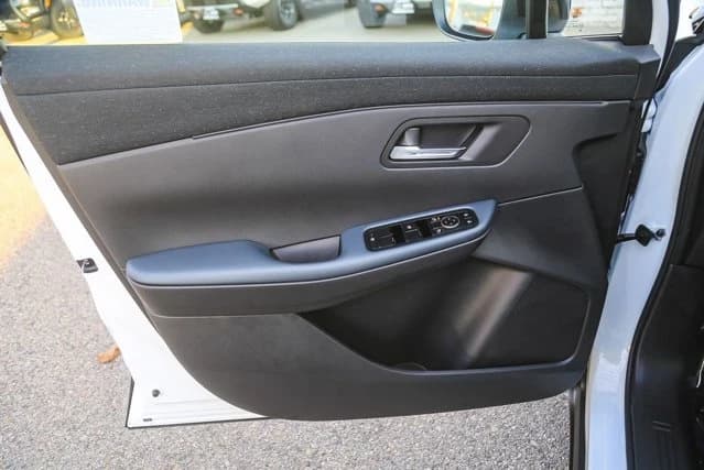 Nissan LEAF SV+ FWD 2026 — side view