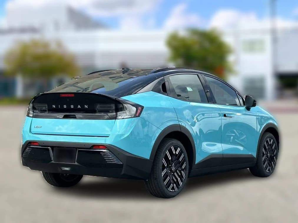 Nissan LEAF PLATINUM+ FWD 2026 — side view