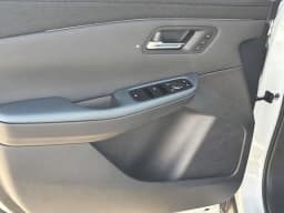 Nissan LEAF PLATINUM+ FWD 2026 — side view