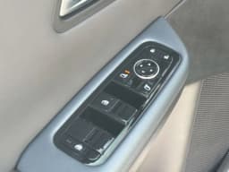 Nissan LEAF PLATINUM+ FWD 2026 — side view