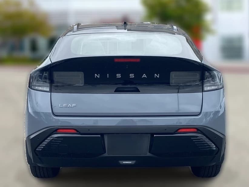 Nissan LEAF PLATINUM+ FWD 2026 — side view