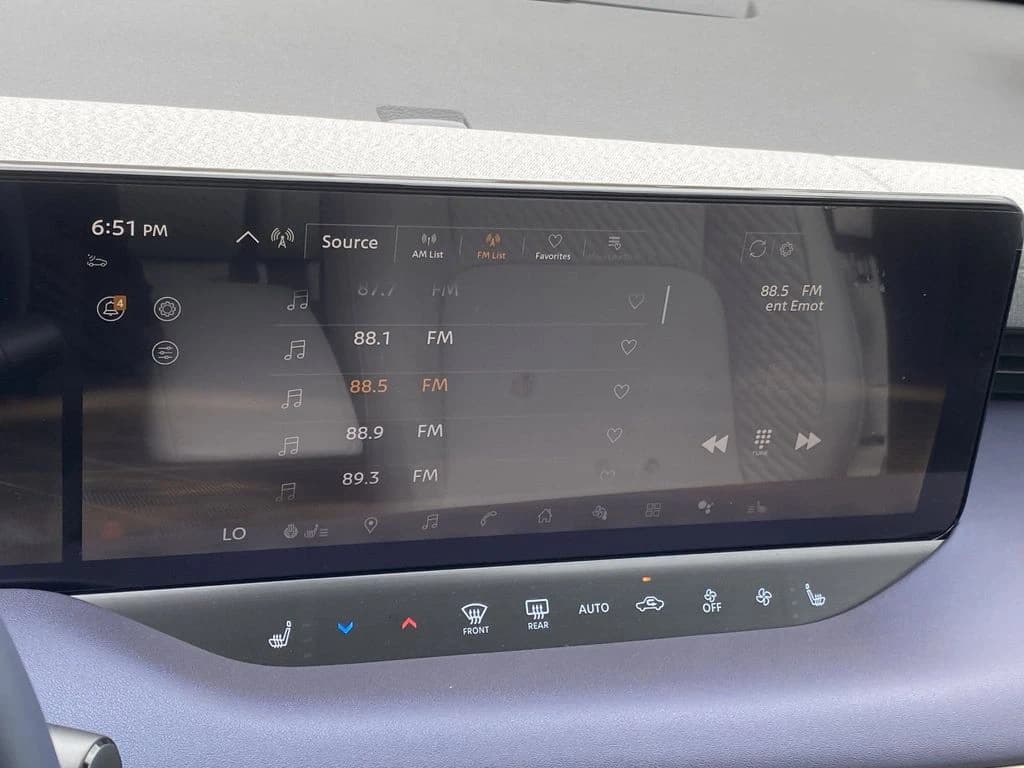 Nissan LEAF PLATINUM+ FWD 2026 — side view