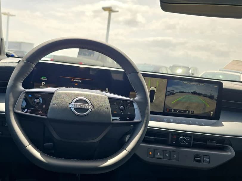 Nissan LEAF PLATINUM+ FWD 2026 — side view