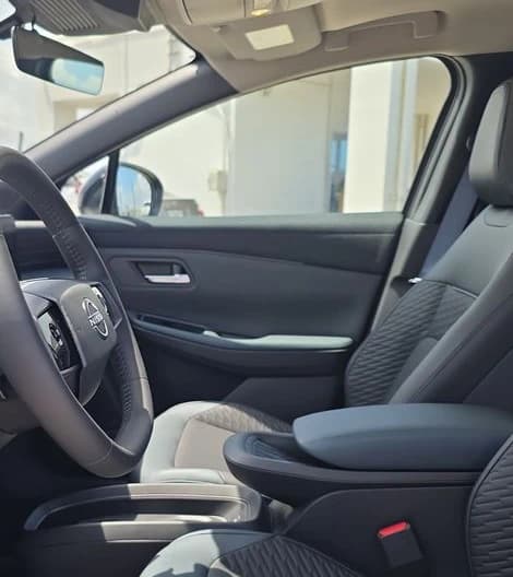 Nissan LEAF PLATINUM+ FWD 2026 — side view