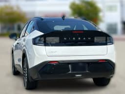 Nissan LEAF PLATINUM+ FWD 2026 — side view