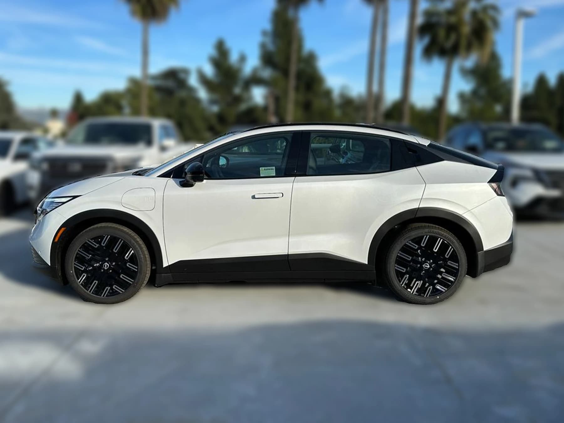 Nissan LEAF PLATINUM+ FWD 2026 — side view