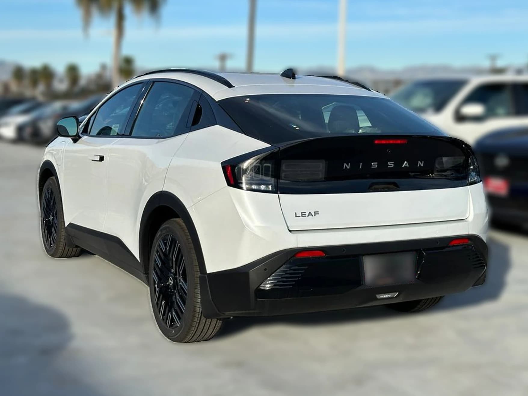 Nissan LEAF PLATINUM+ FWD 2026 — side view