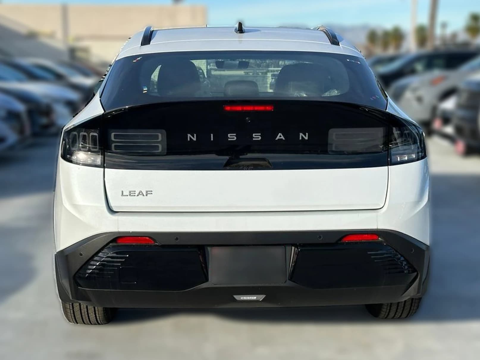 Nissan LEAF PLATINUM+ FWD 2026 — side view
