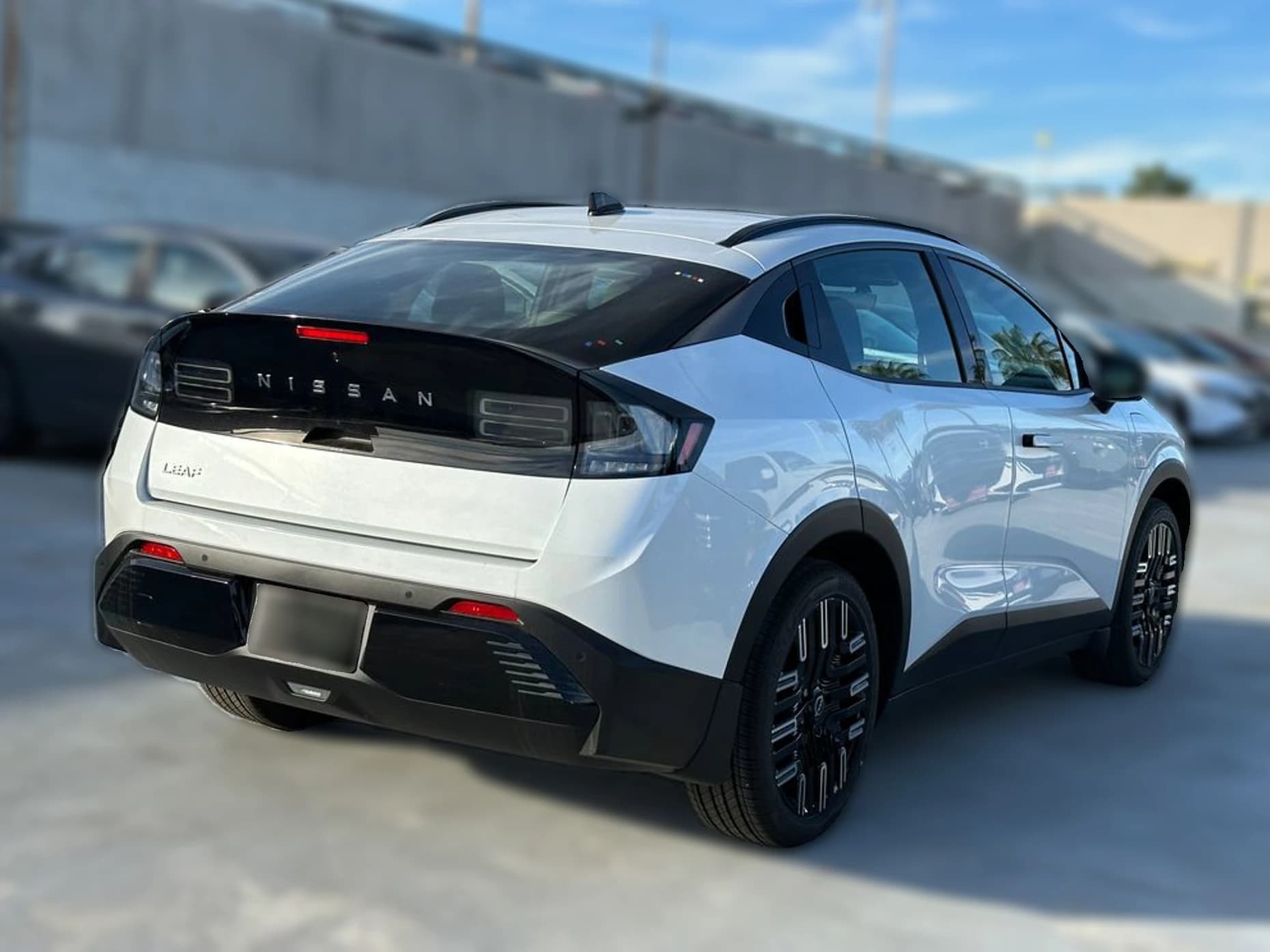 Nissan LEAF PLATINUM+ FWD 2026 — side view