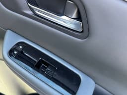 Nissan LEAF PLATINUM+ FWD 2026 — side view