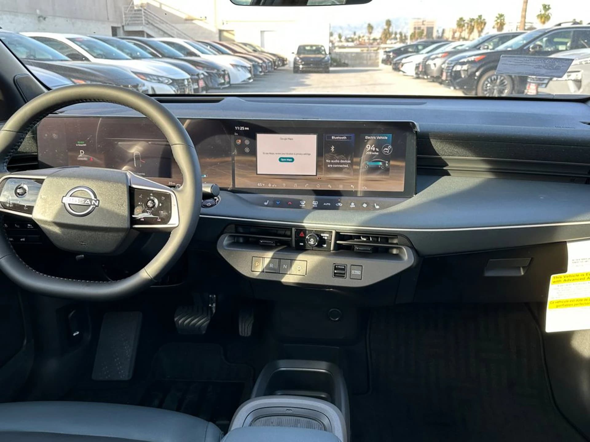 Nissan LEAF PLATINUM+ FWD 2026 — side view