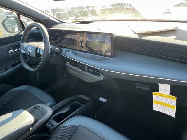 Nissan LEAF PLATINUM+ FWD 2026 — side view