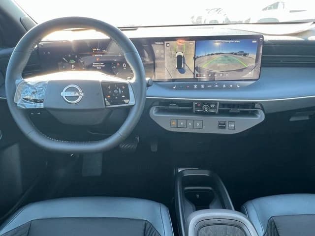 Nissan LEAF PLATINUM+ FWD 2026 — side view