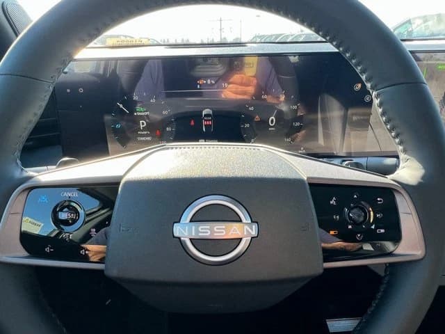 Nissan LEAF PLATINUM+ FWD 2026 — side view