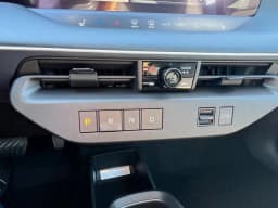 Nissan LEAF PLATINUM+ FWD 2026 — side view