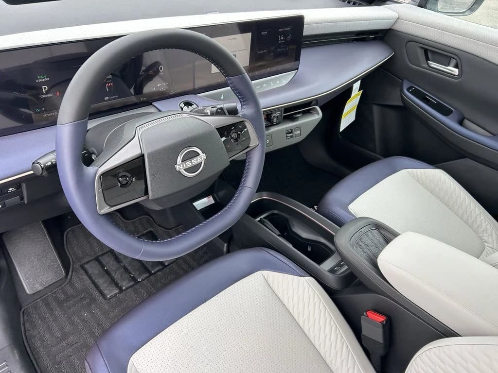 Nissan LEAF PLATINUM+ FWD 2026 — side view