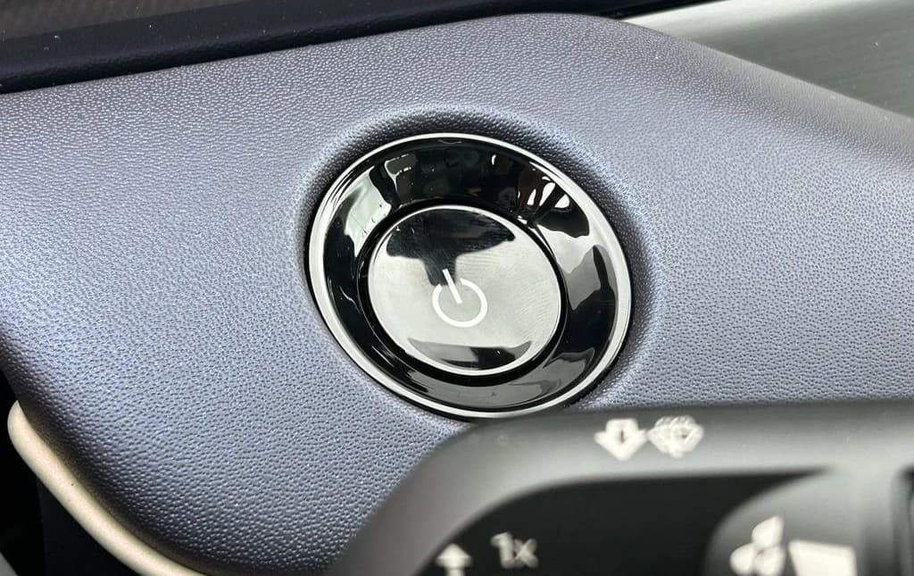 Nissan LEAF PLATINUM+ FWD 2026 — side view