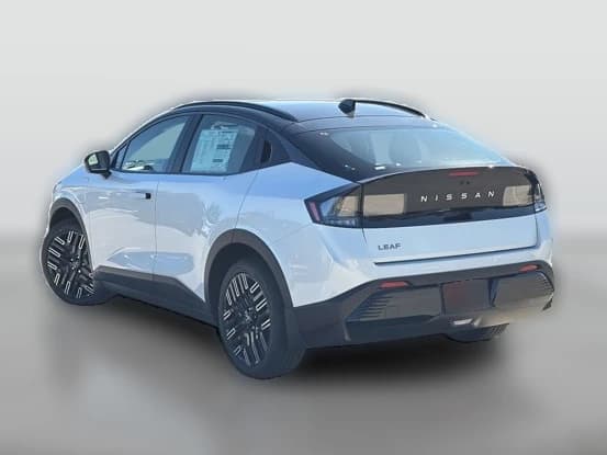 Nissan LEAF PLATINUM+ FWD 2026 — side view