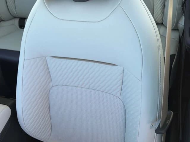 Nissan LEAF PLATINUM+ FWD 2026 — side view
