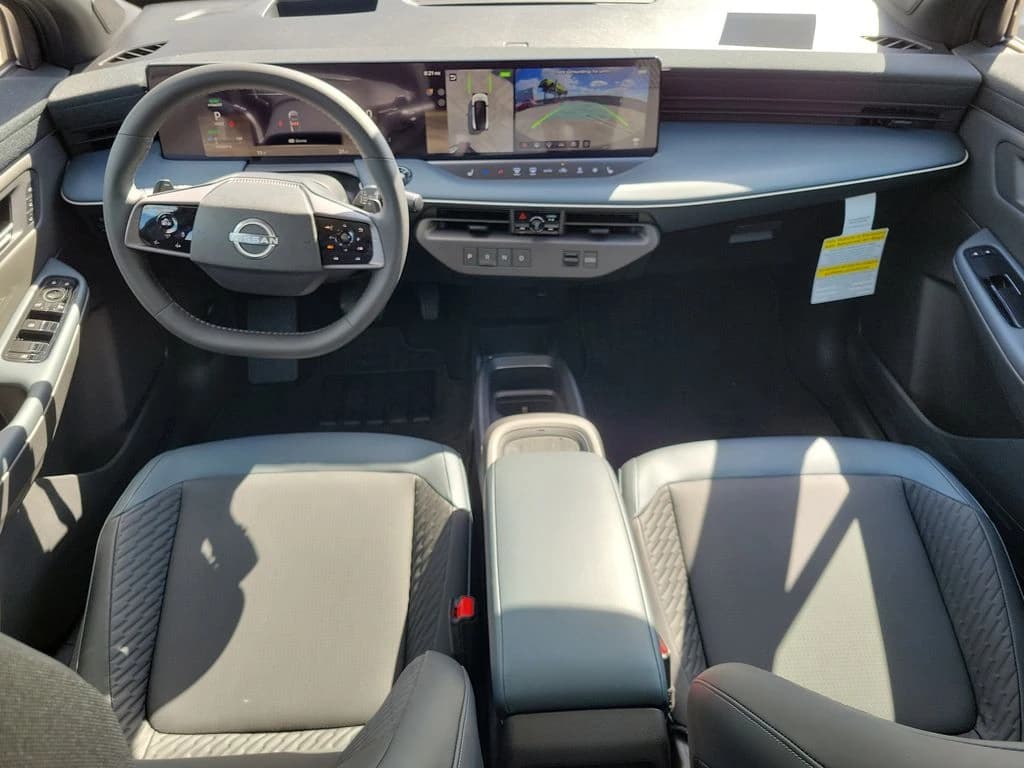 Nissan LEAF PLATINUM+ FWD 2026 — side view