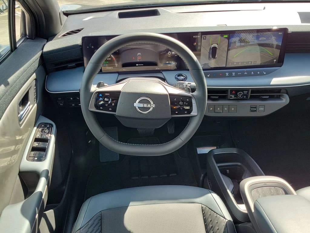 Nissan LEAF PLATINUM+ FWD 2026 — side view
