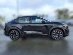 Nissan LEAF PLATINUM+ FWD 2026 — side view