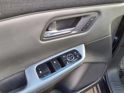 Nissan LEAF PLATINUM+ FWD 2026 — side view