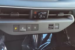 Nissan LEAF PLATINUM+ FWD 2026 — side view