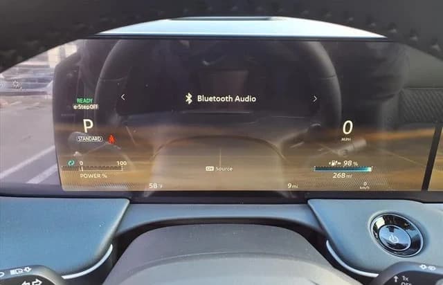 Nissan LEAF PLATINUM+ FWD 2026 — side view