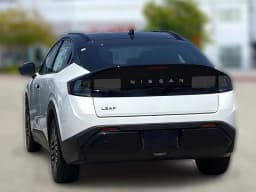 Nissan LEAF PLATINUM+ FWD 2026 — side view