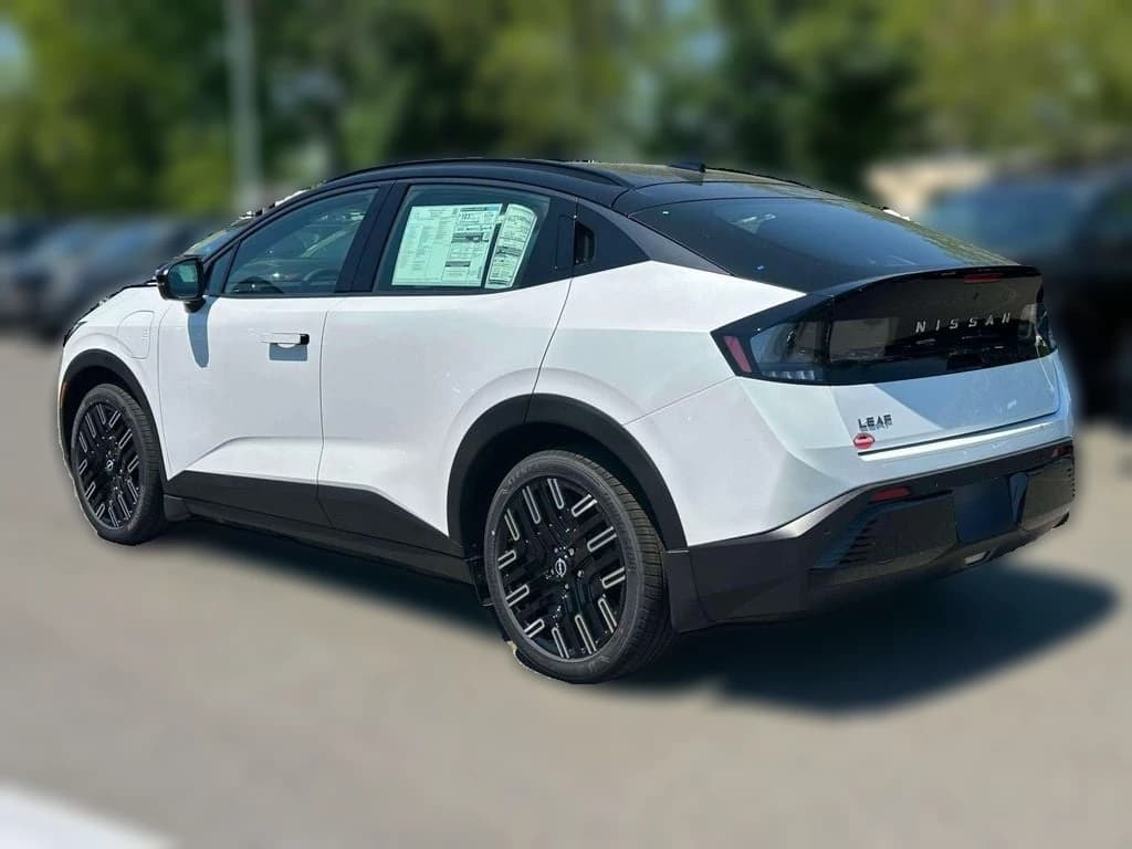 Nissan LEAF PLATINUM+ FWD 2026 — side view