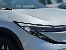 Nissan LEAF PLATINUM+ FWD 2026 — side view