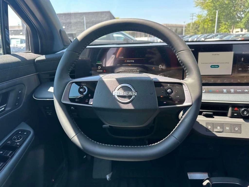 Nissan LEAF PLATINUM+ FWD 2026 — side view