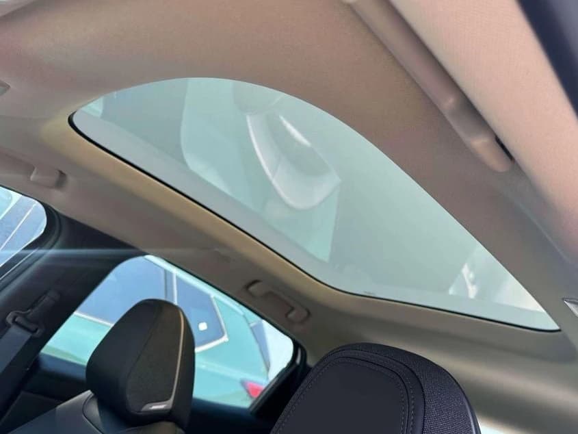 Nissan LEAF PLATINUM+ FWD 2026 — side view