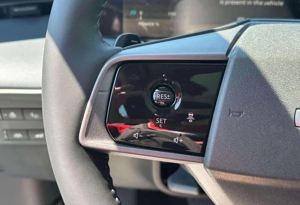 Nissan LEAF PLATINUM+ FWD 2026 — side view