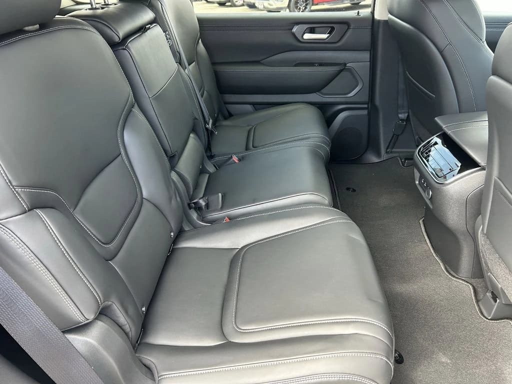 Nissan Armada SV 4x2 2026 — side view