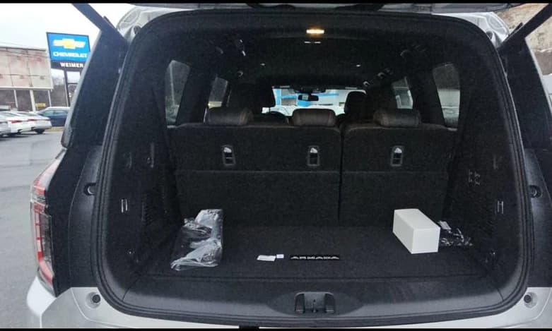 Nissan Armada SL 4x4 2026 — side view