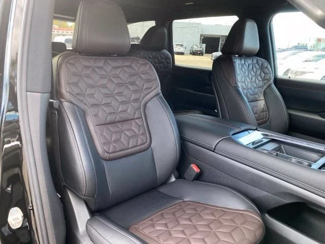 Nissan Armada Platinum 4x4 2027 — side view