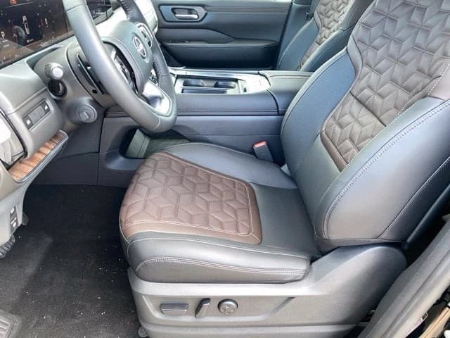 Nissan Armada Platinum 4x4 2027 — side view