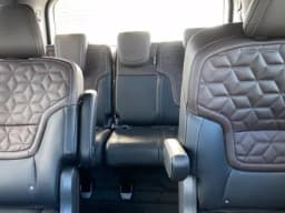 Nissan Armada Platinum 4x4 2027 — side view