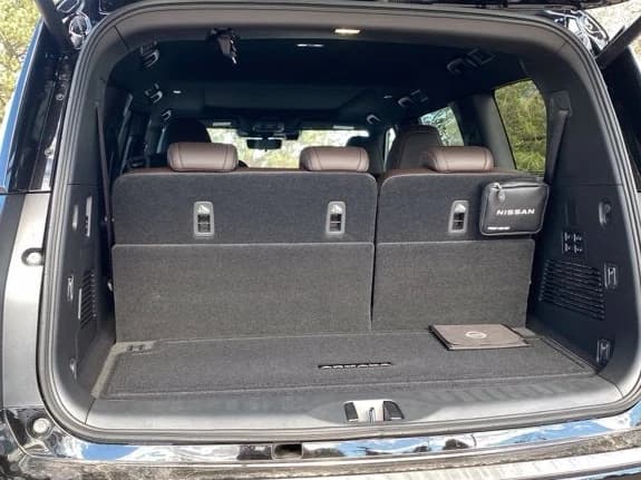 Nissan Armada Platinum 4x4 2027 — side view