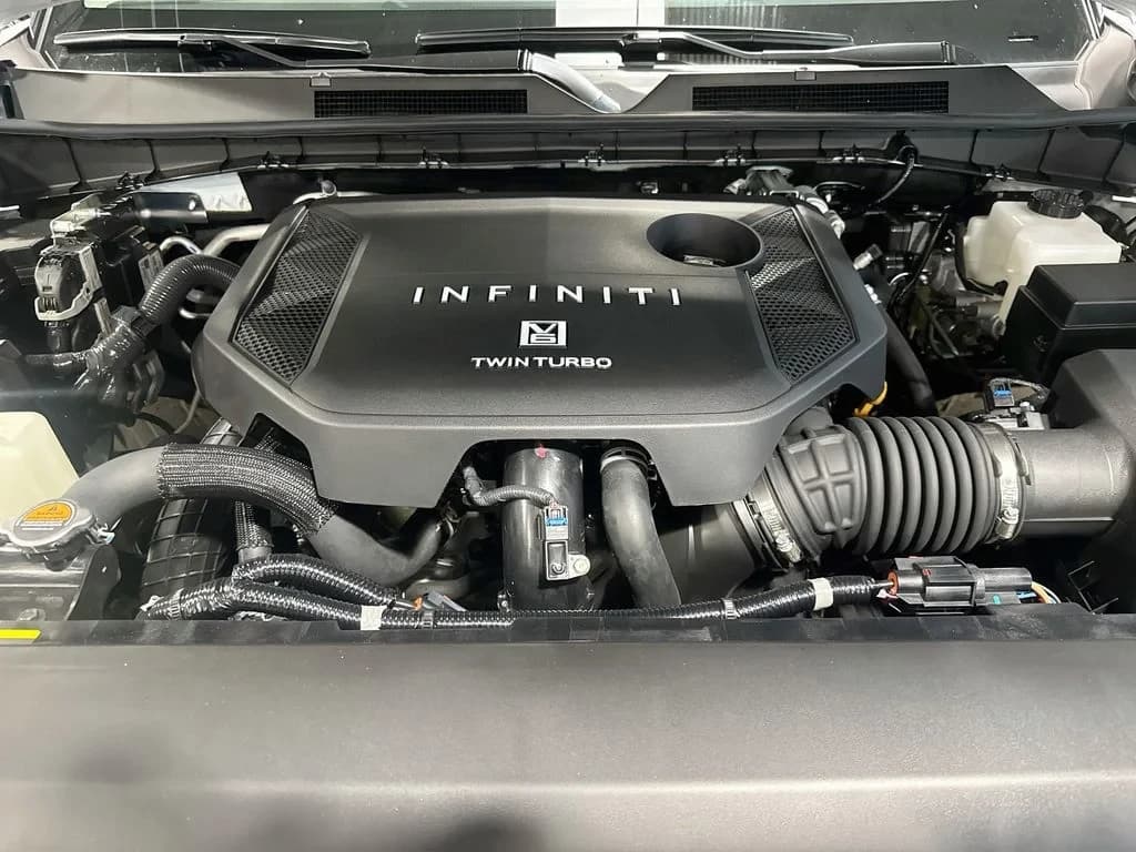 INFINITI QX80 LUXE AWD 2027 — side view