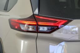 Nissan Rogue SV AWD 2025 — side view