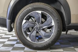 Nissan Rogue SV AWD 2025 — side view