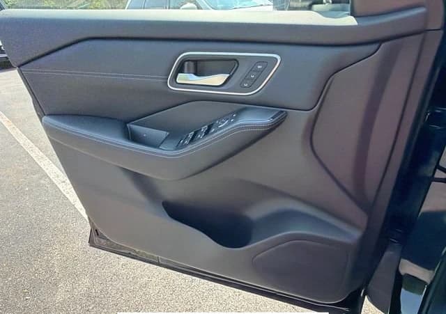 Nissan Rogue Platinum AWD 2026 — side view