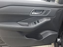 Nissan Rogue Platinum AWD 2026 — side view