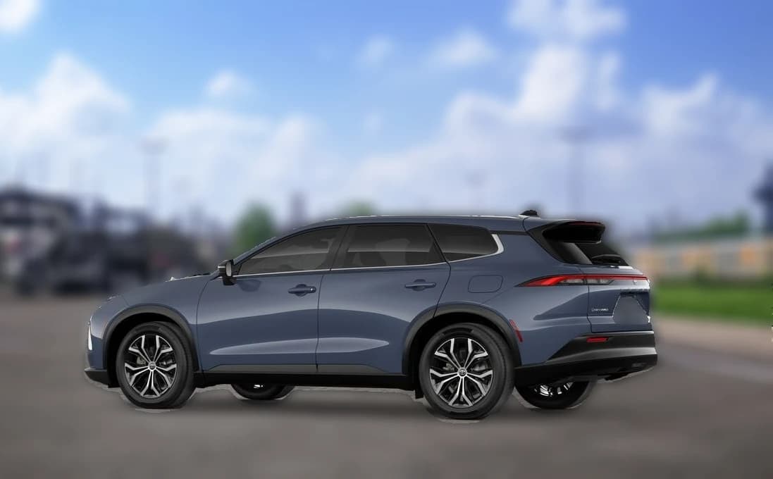Toyota Crown Signia XLE AWD (Natl) 2026 — side view