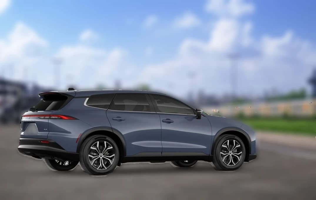Toyota Crown Signia XLE AWD (Natl) 2026 — side view